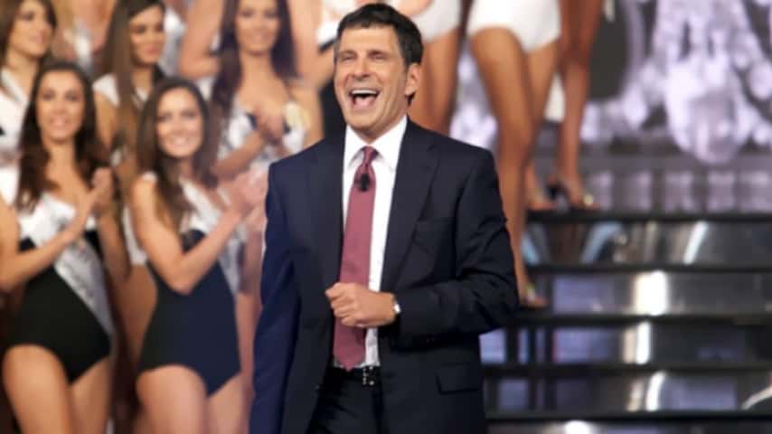 Fabrizio Frizzi, durante la conduzione di Miss Italia