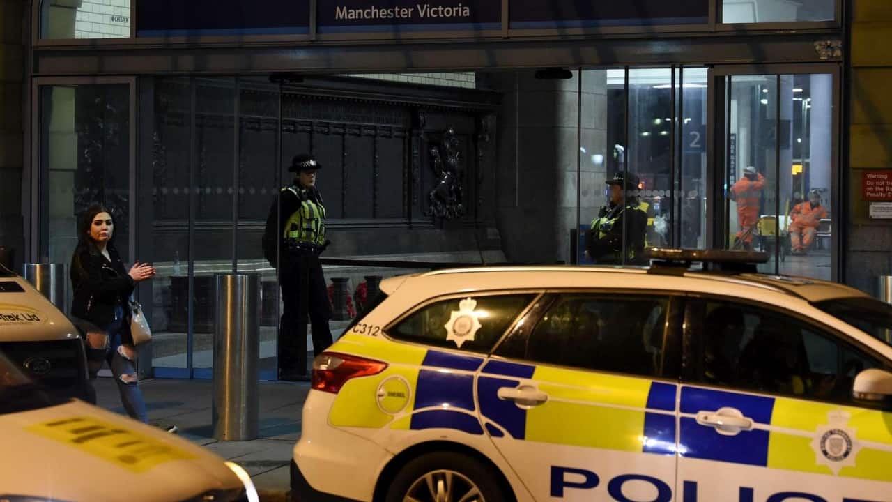 Manchester_ uomo accoltella i passanti