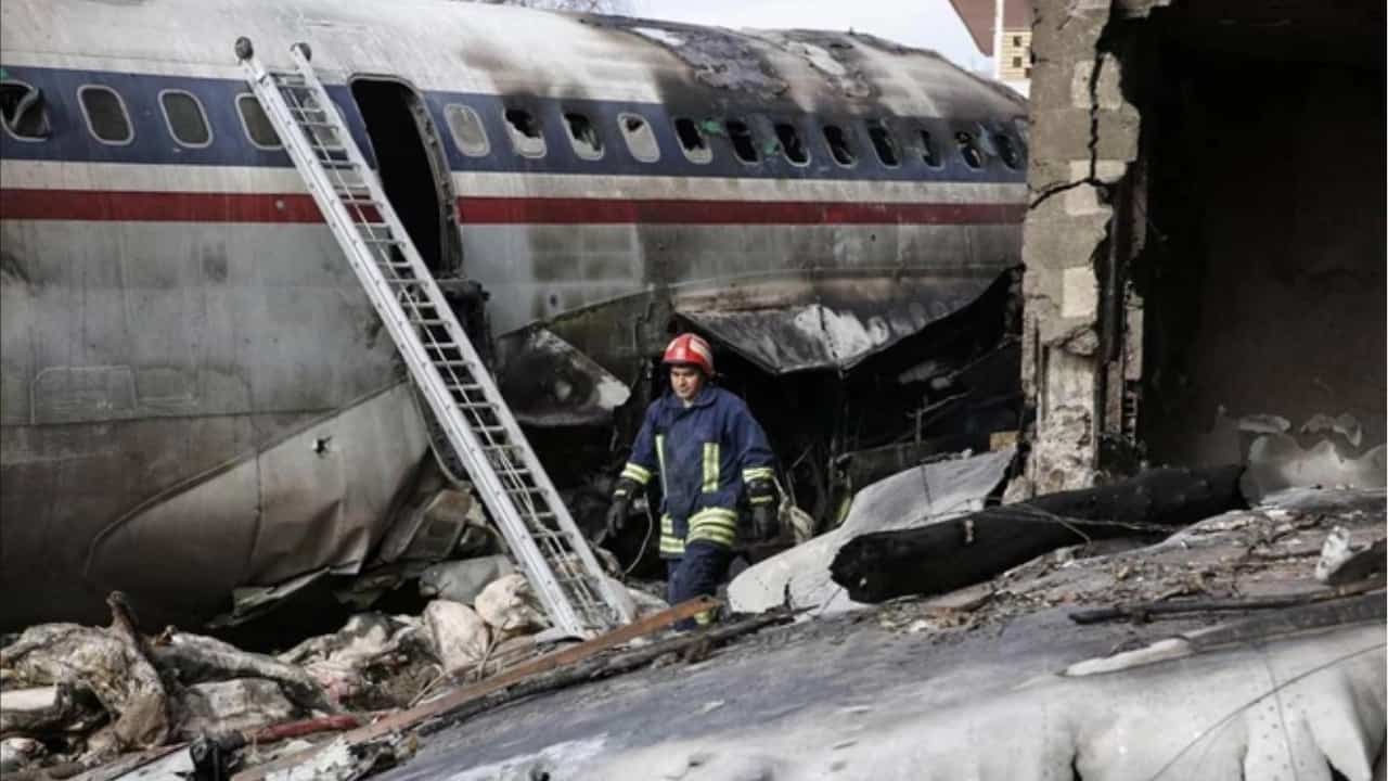 Aereo si schianta in Iran 15 morti