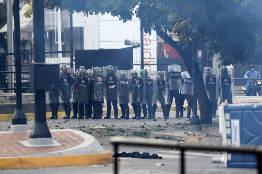 Venezuela, Guaidó si proclama presidente