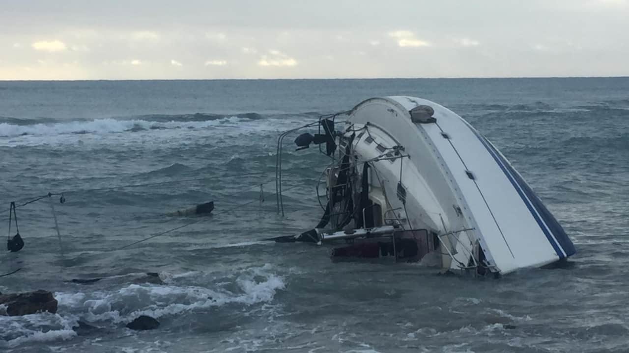 Crotone, i cittadini salvano 51 migranti