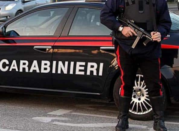 Donna chiede ai carabinieri di farsi arrestare perché non ha da mangiare