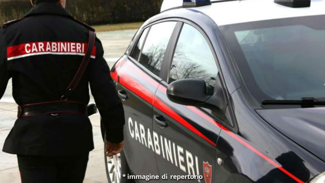 Le offrono un lavoro da babysitter ma la trasformano in una schiava del sesso