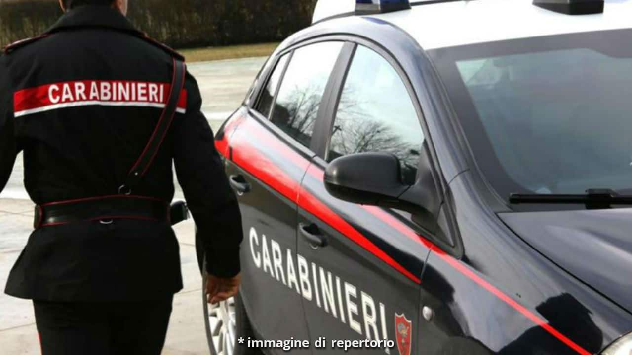 Madre butta a terra la figlia neonata e la uccide