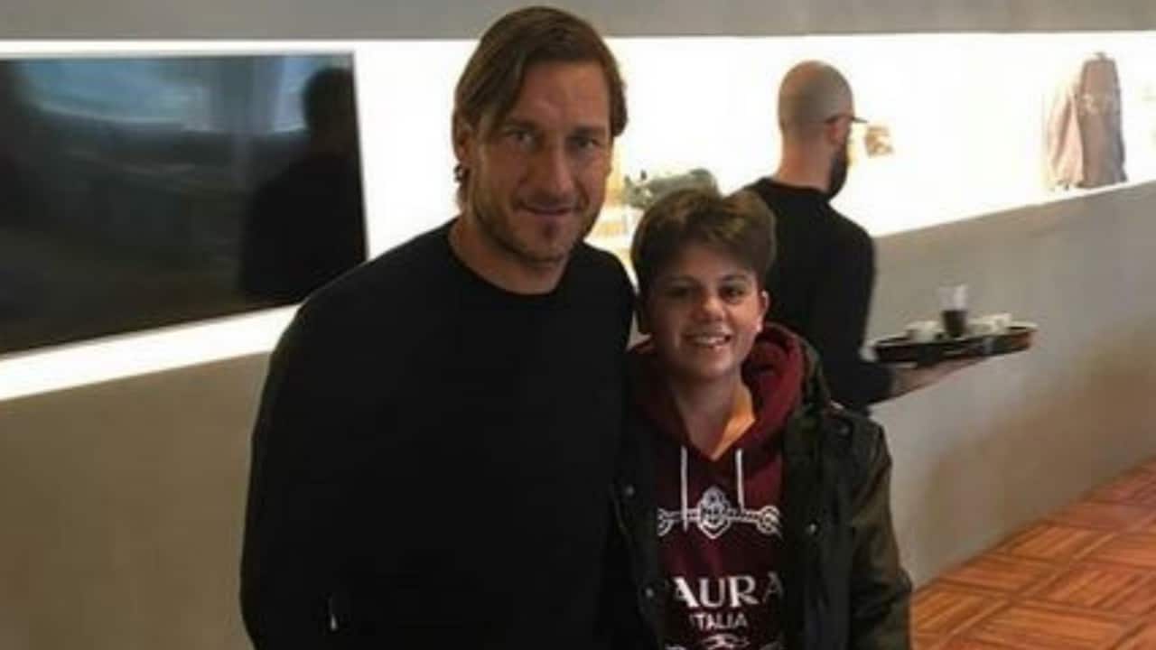 Esce dal coma dopo la strage di Corinaldo e incontra il suo mito: Francesco Totti