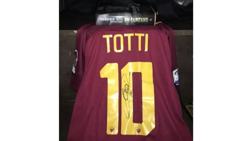 Tragedia di Corinaldo: esce dla coma e incontra Totti