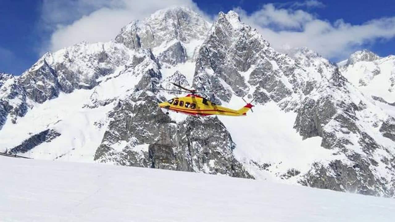 Courmayeur, un giovane muore facendo snowboard su una pista vietata