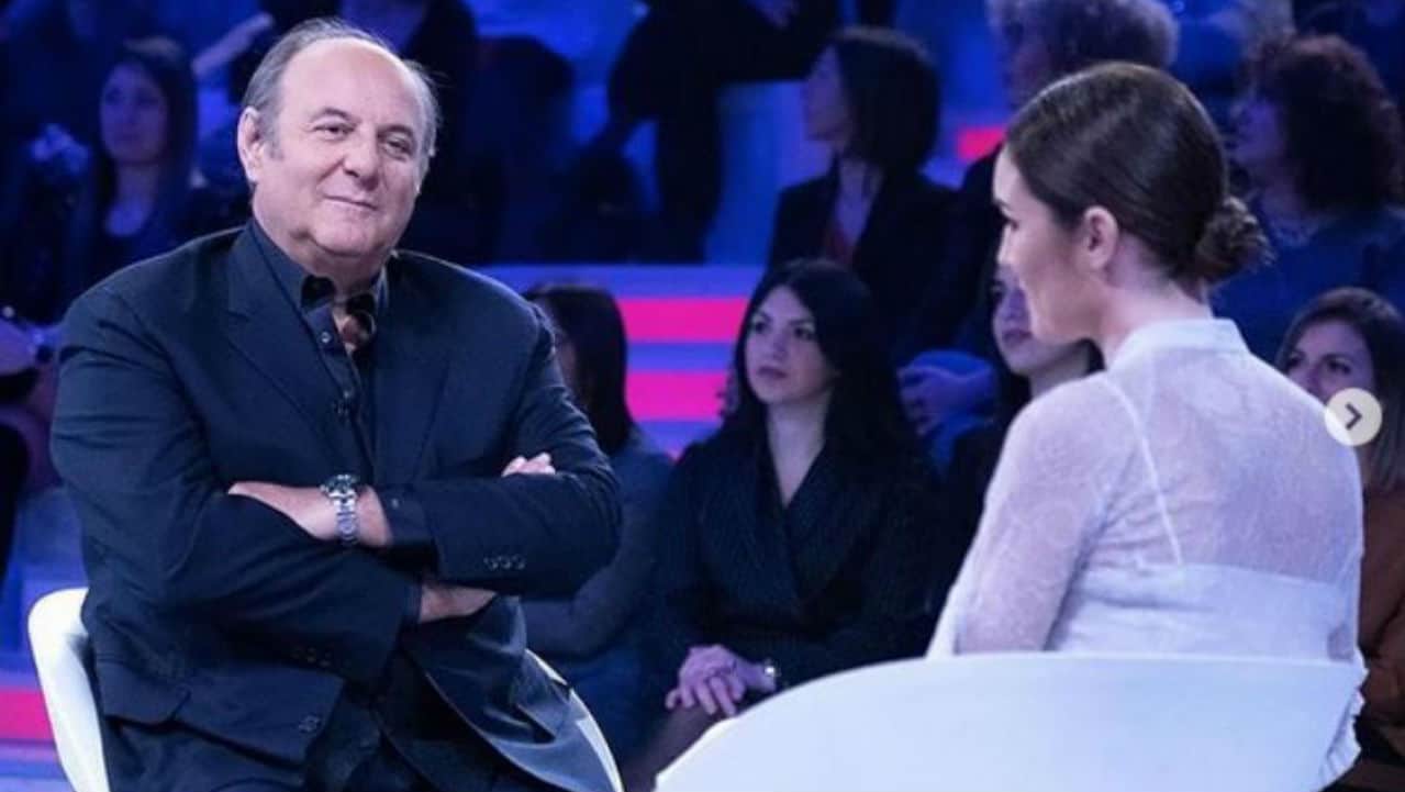 Gerry Scotti si commuove e racconta il dispiacere dato ai suoi genitori