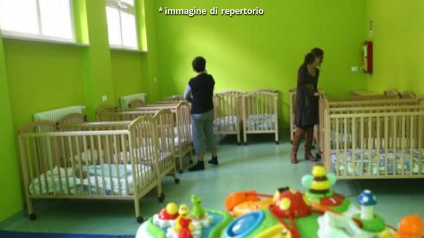 Una maestra d'asilo nido ha picchiato un bimbo tanto da farlo diventare cieco