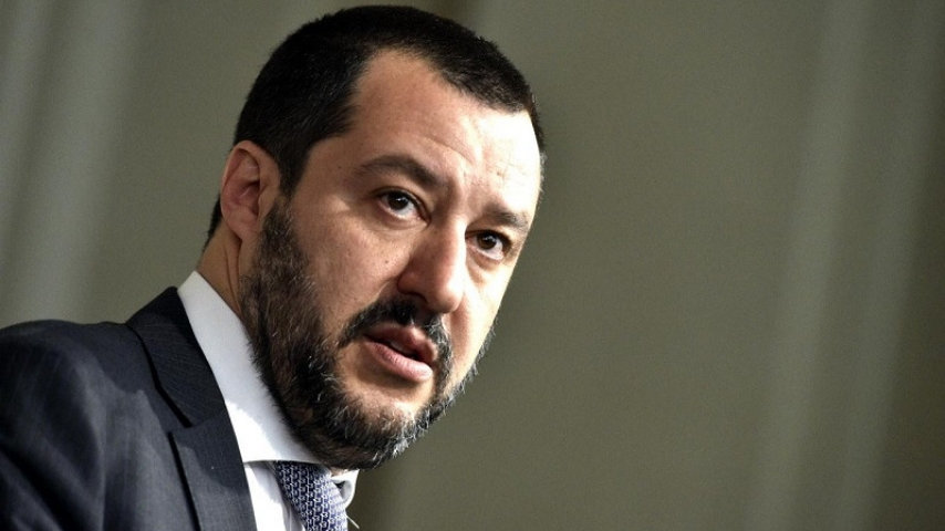 Nino D'Angelo contro Matteo Salvini