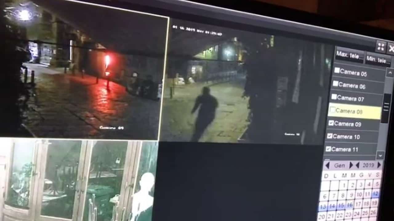 Attentato alla Pizzeria Sorbillo: il video che incastra l'attentatore