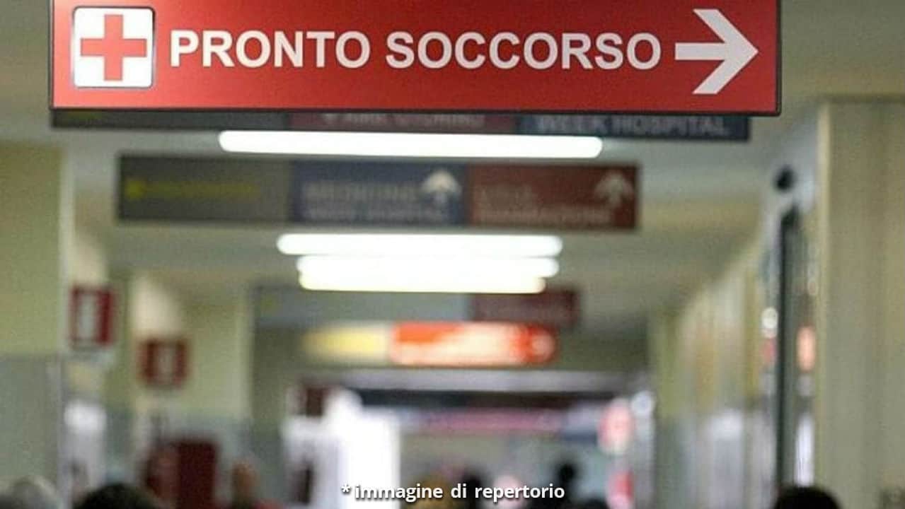 Madre butta a terra la figlia neonata e la uccide