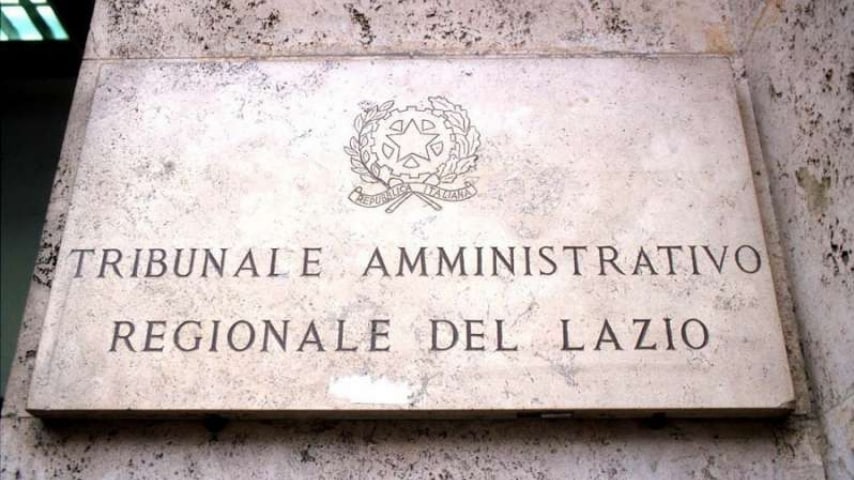 Il Tar del Lazio: obbligatorio informare i cittadini sui rischi per la salute e per l'ambiente dei cellulari
