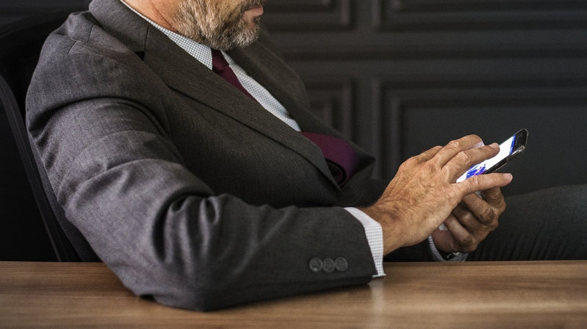 Il Tar ha deciso: 3 ministeri dovranno informarci su cosa rischiamo usando i cellulari
