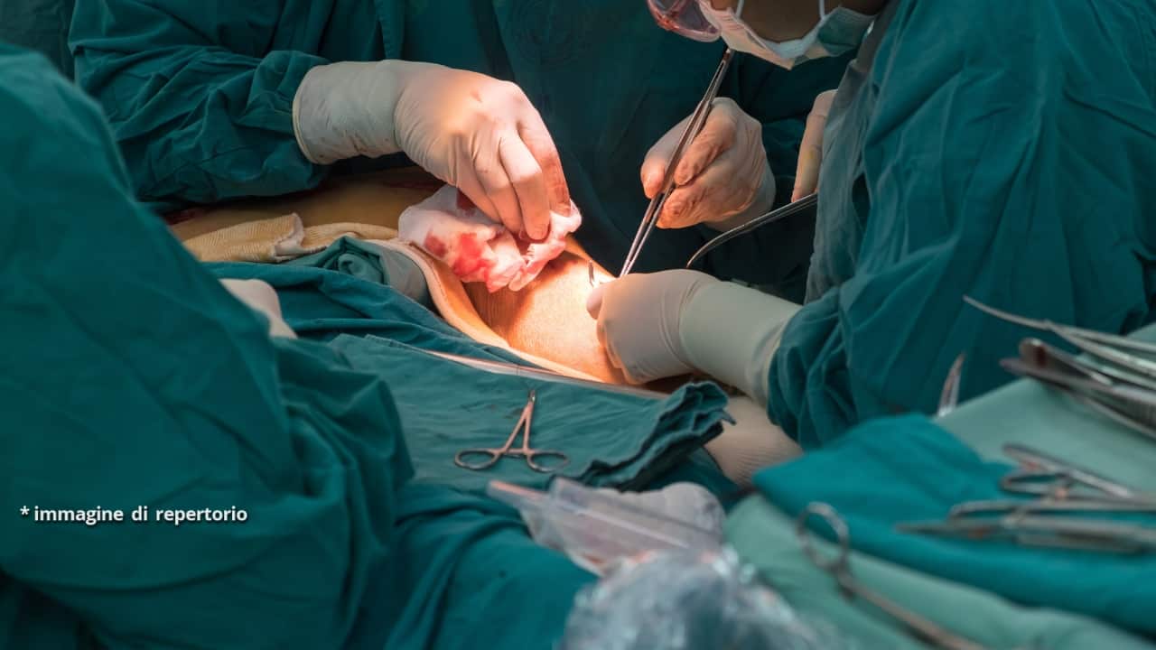 Bimbo di 8 mesi torna a sentire grazie ad operazione record