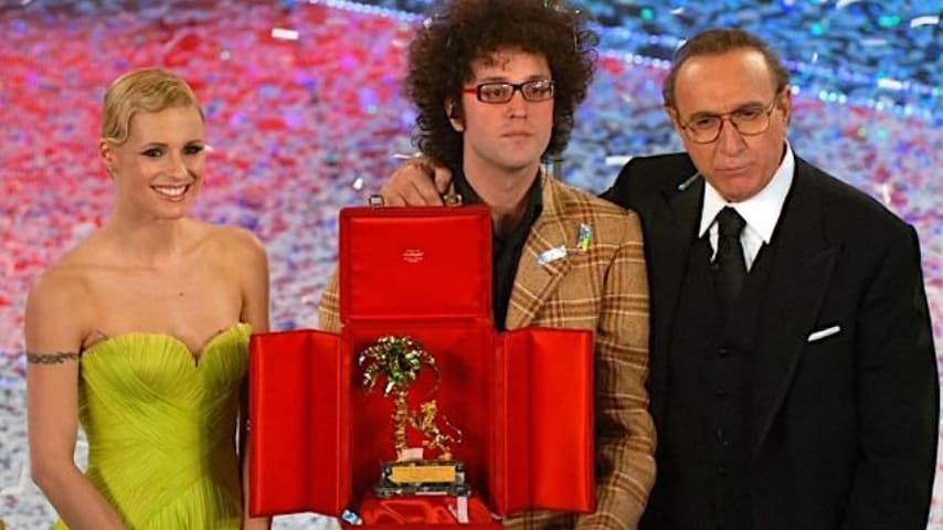 Un giovane Cristicchi vincitore del Festival di Sanremo del 2007 con il brano Ti regalerò una rosa