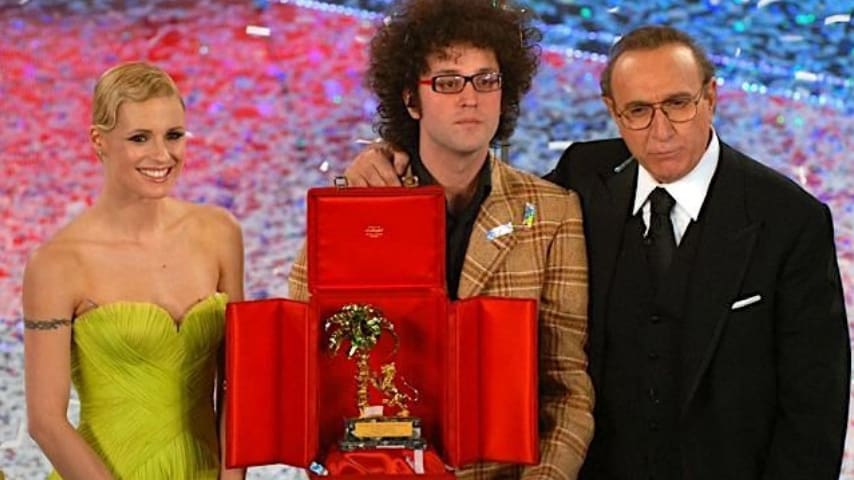 Un giovane Cristicchi vincitore del Festival di Sanremo del 2007 con il brano Ti regalerò una rosa