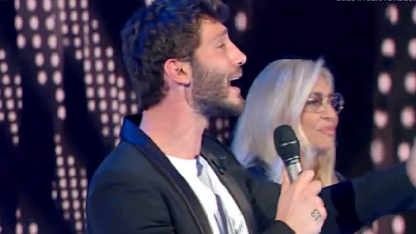 De Martino canta a Domenica IN