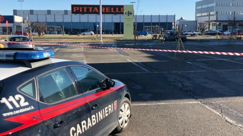 I carabinieri sul luogo dell'aggressione. Credits Ansa