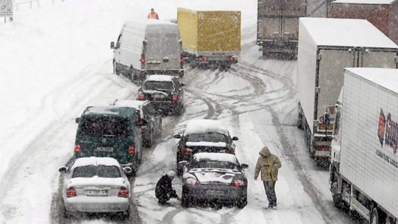 Neve_ auto bloccate sul brennero