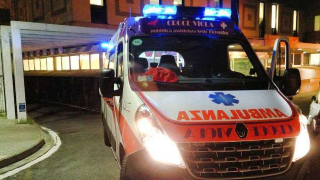 Pistoia, litiga con amico figlio, colpito alla schiena cade e muore