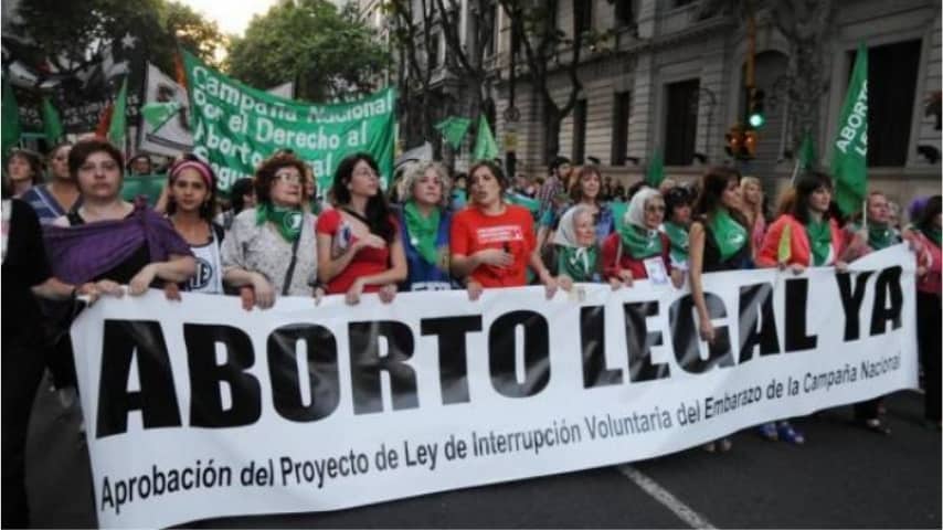 corteo in Argentina per la legalizzazione dell'aborto