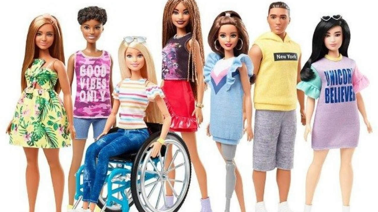 Barbie sulla sedia a rotelle