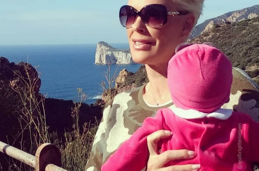 Brigitte Nielsen racconta la lotta e le difficoltà per essere madre a 54 anni