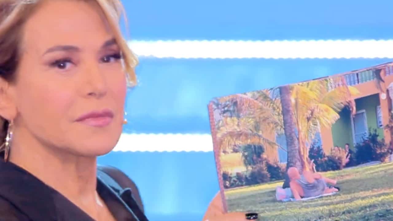 Divino Otelma smentito a Domenica Live: la discussione sfocia in lite
