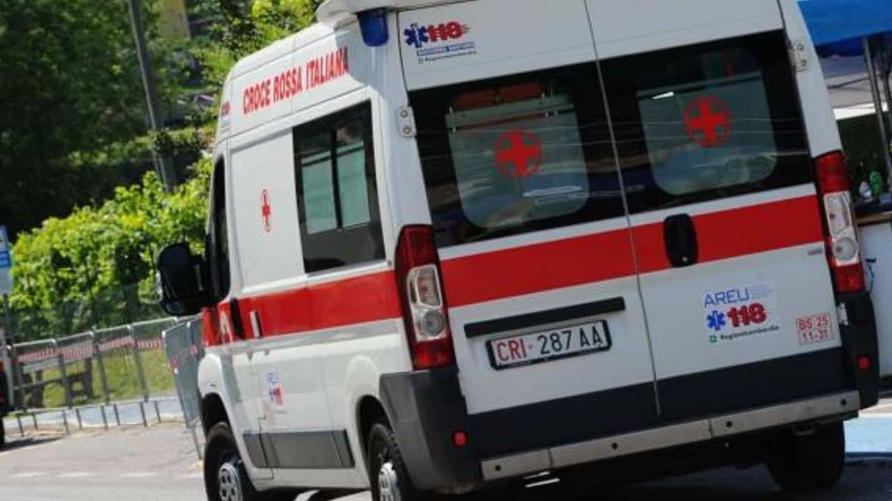 cade dal quarto piano, bimba di 3 anni illesa