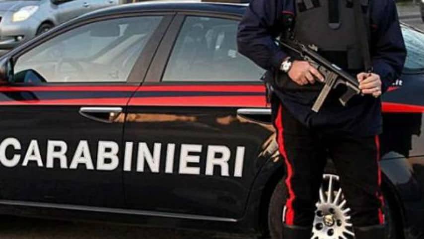 Nasconde la madre morta per mesi in casa e poi si uccide