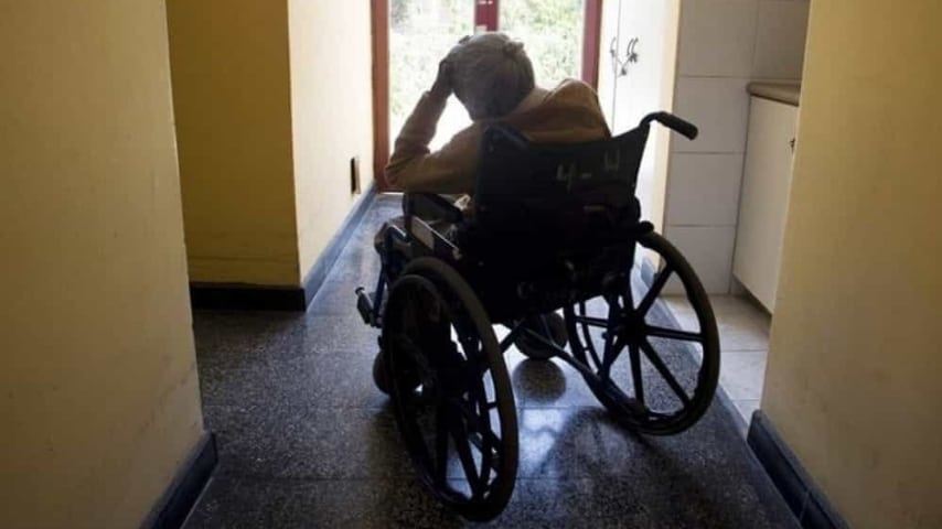 orrore in una casa di riposo di Massa: anziani maltrattati