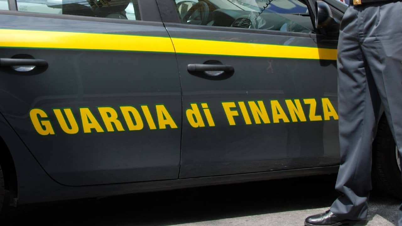 guardia di finanza prostituzione