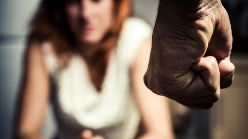 Padova, durante una lite lei scappa e lui si uccide