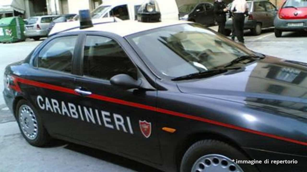 Padova, durante una lite lei scappa e lui si uccide