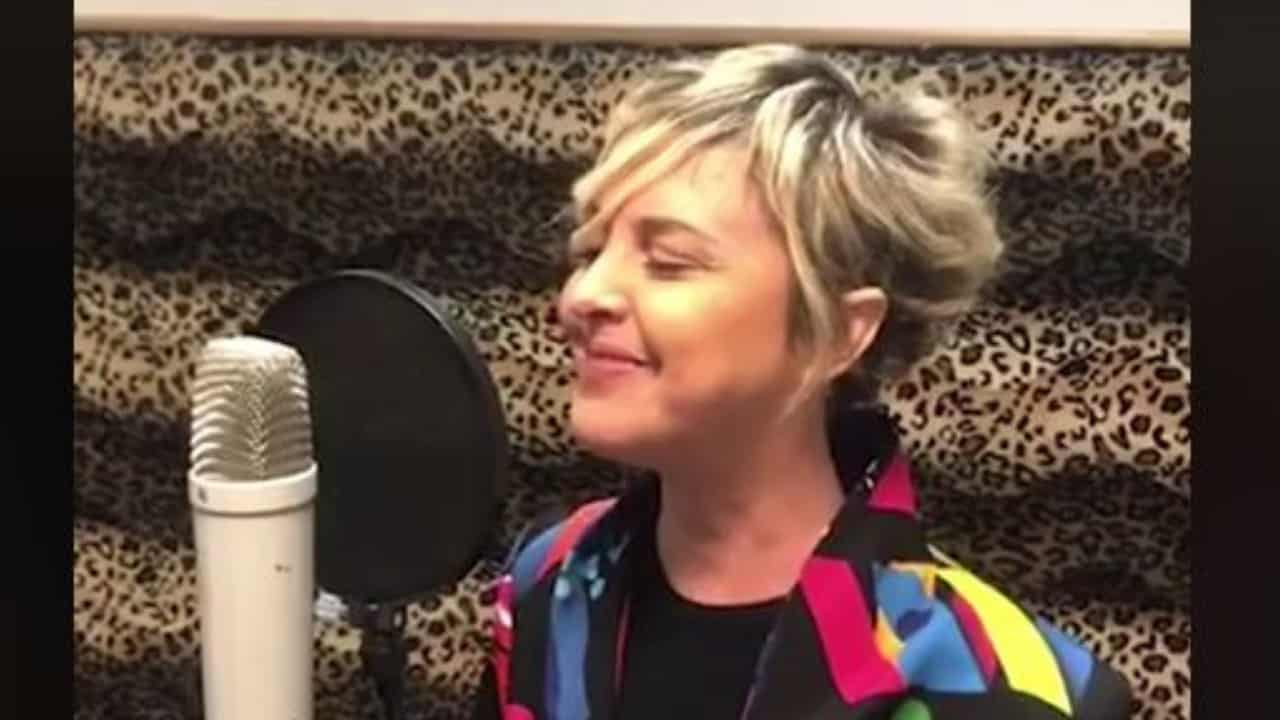 Nadia Toffa esordisce con una canzone