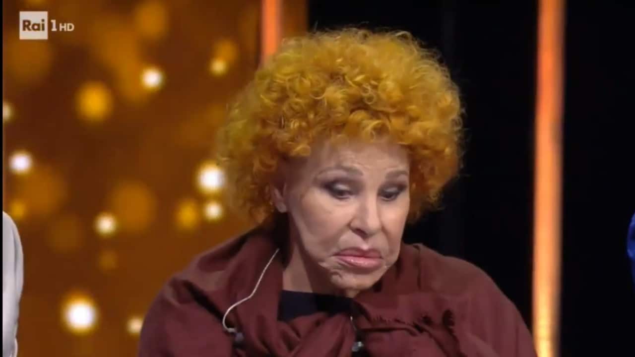 Ornella Vanoni si addormenta in diretta su Rai 1 tra lo sconcerto del pubblico e di Amadeus