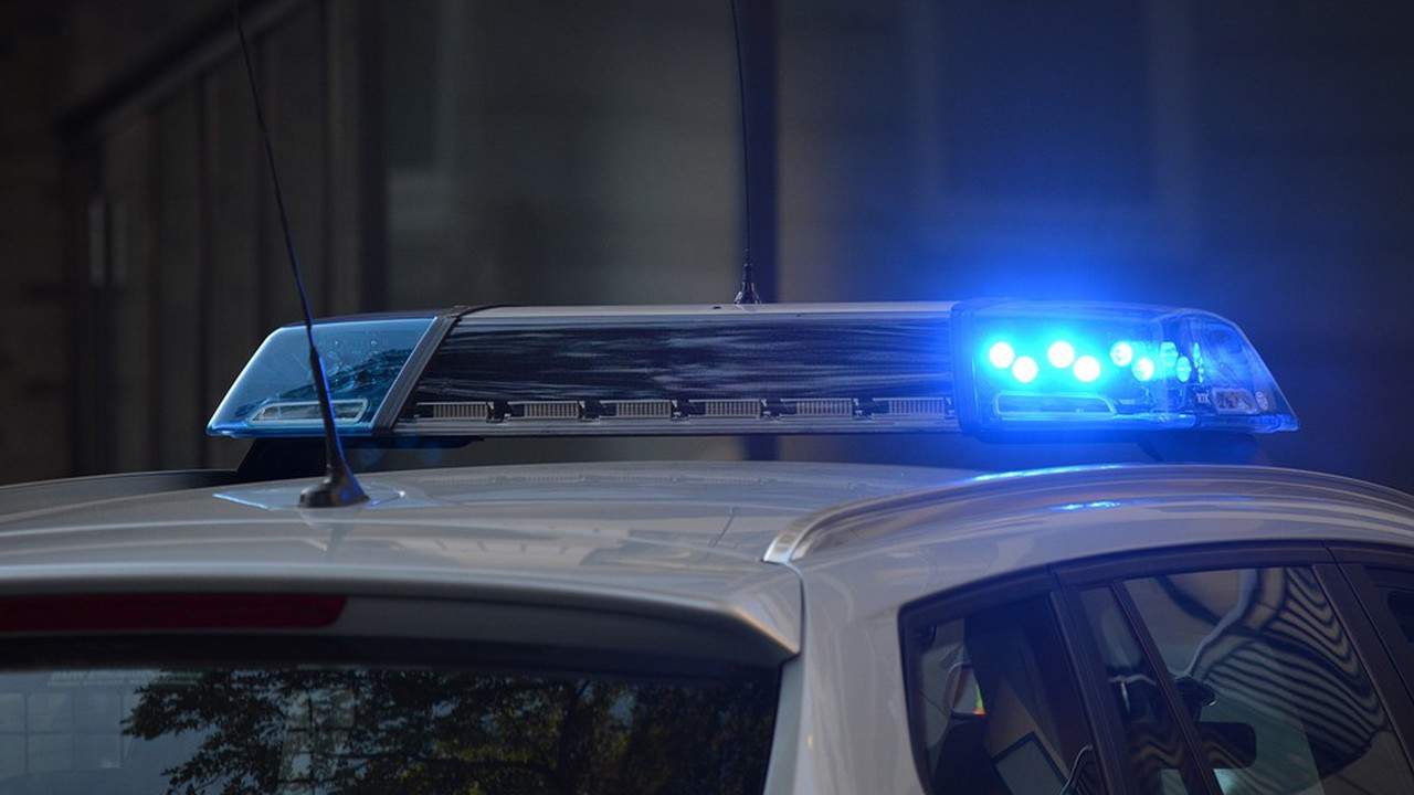 Suona al campanello, 17enne apre e lui l’accoltella: è grave