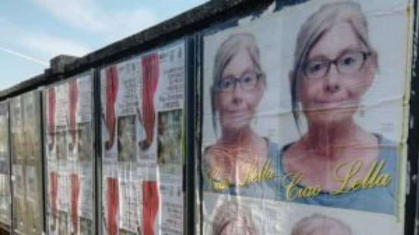 San Valentino per ricordare sua moglie affigge manifesti per tutta la città
