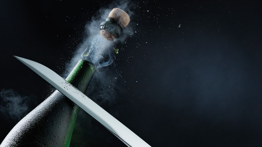 16enne ferita ad un occhio: gli amici hanno paerto lo champagne con la sciabola