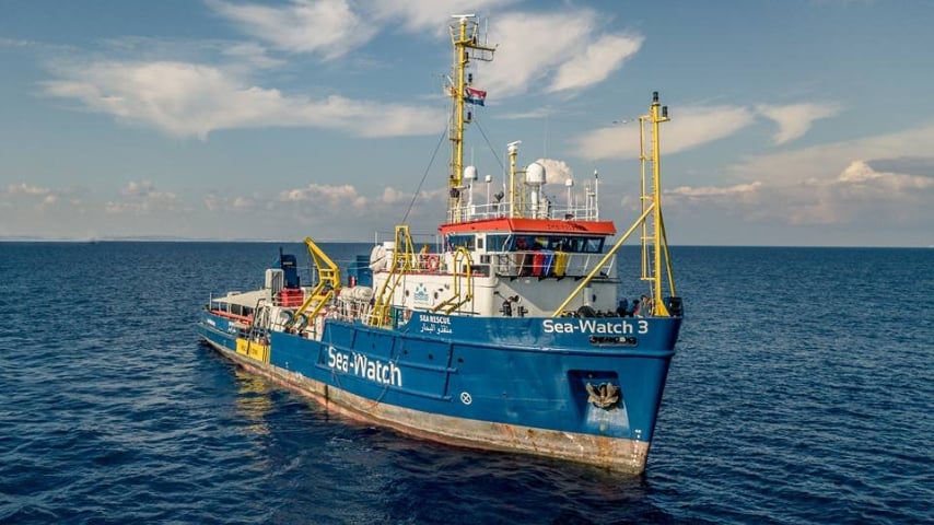 Seawatch 3 con 52 migranti, Salvini: “Non pensino di passarla liscia”
