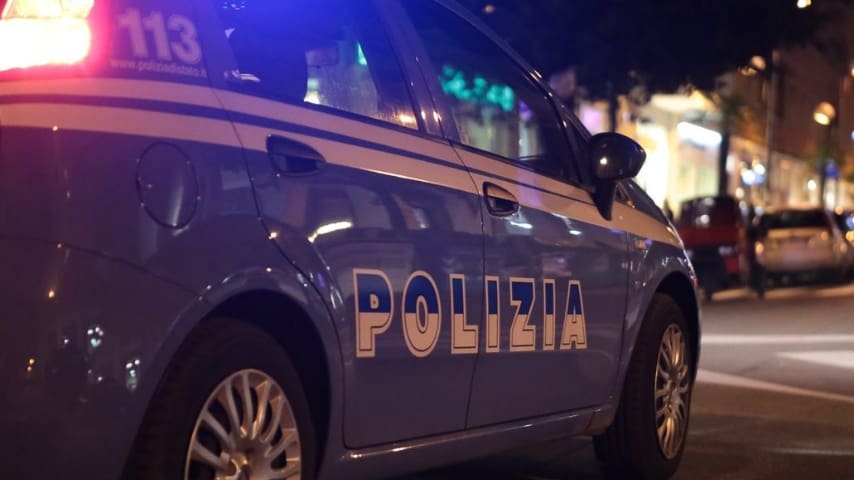 Roma, 17enne si lancia dal sesto piano: è suicidio