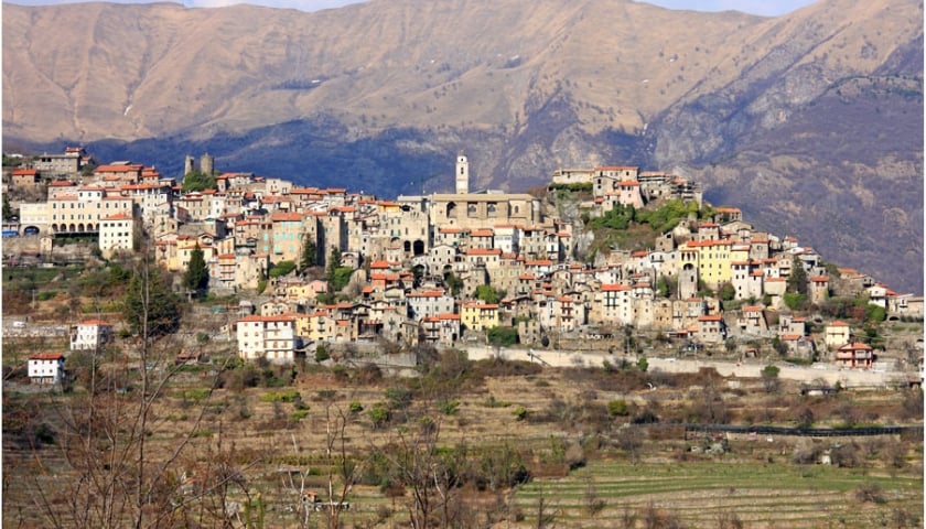 Triora, paese in cui sorgerà una statua dedicata al Gatto