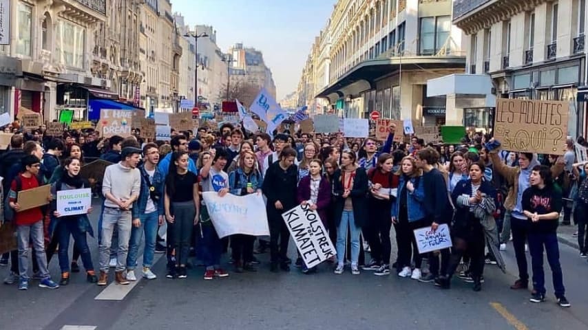 Greta Thunberg guida la protesta a Parigi (Foto Instagram)