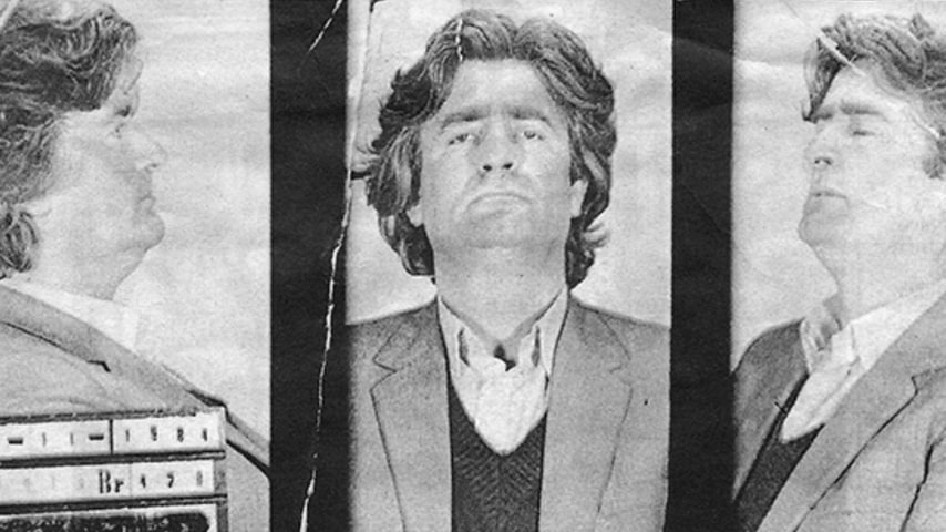 La foto segnaletica di Karadžić del 1984. Fonte: Wikipedia