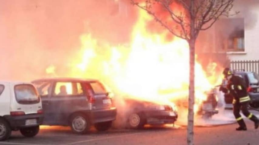 L'auto data alle fiamme da Ciro Russo
