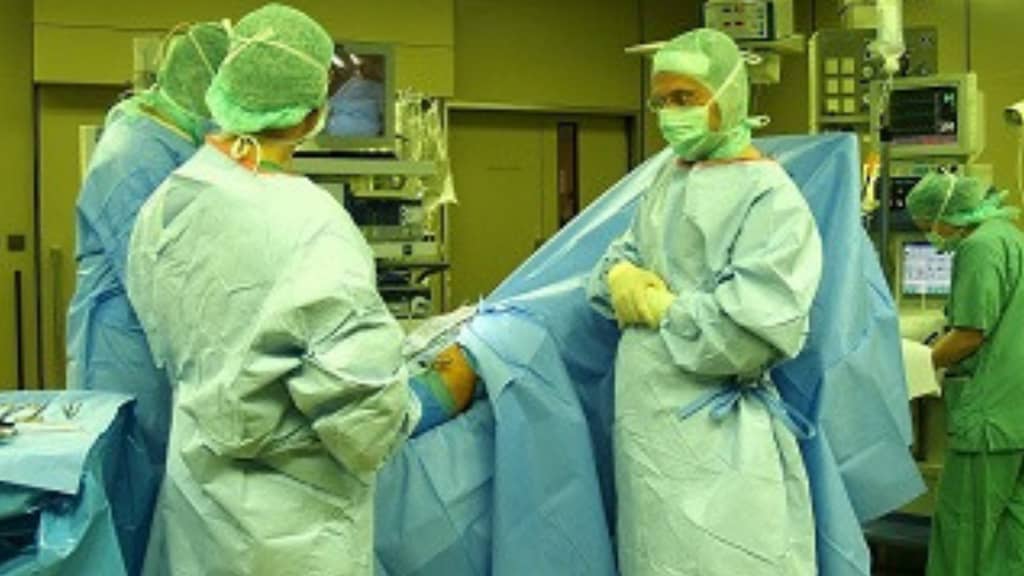 Sassari, a 108 anni viene operata al femore: è già in piedi