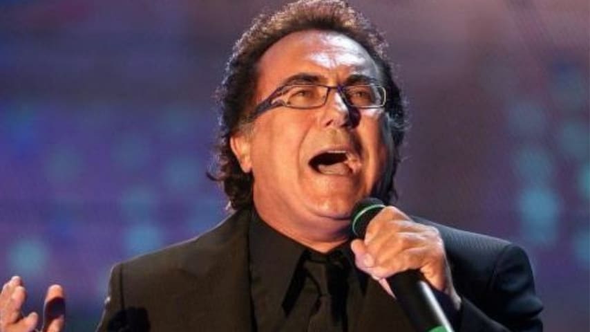 Al Bano mentre canta