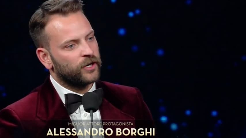 primo piando di alessandro borghi