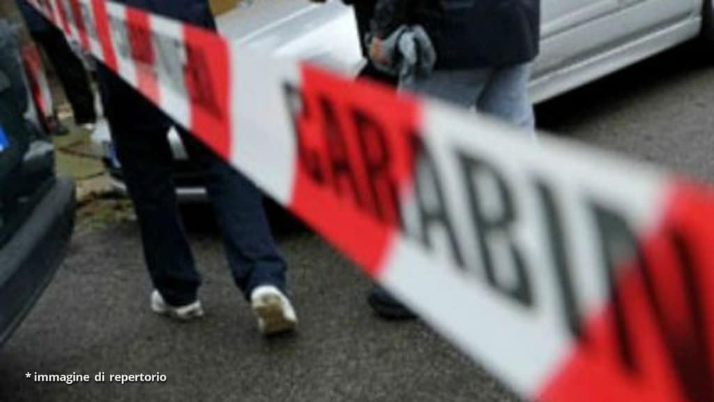 Napoli, 76enne trovata morta legata e imbavagliata a casa sua